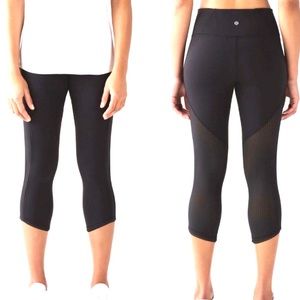 Lululemon Hot to Street Crop